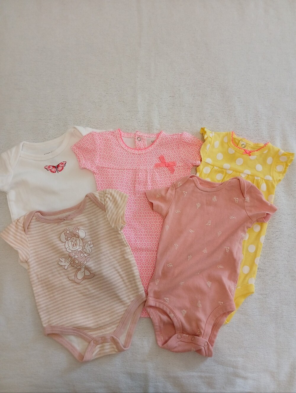 Bundle Girls 6 Month Mixed Color Short-Sleeve One-Piece Bodysuit Set